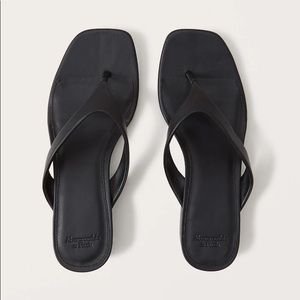 Abercrombie & Fitch - Block Heel Flip Flops